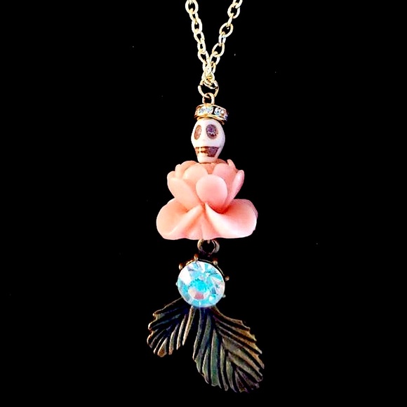 Frock 'n Roll Skull Bling Handcrafted Necklace - Picture 1 of 3